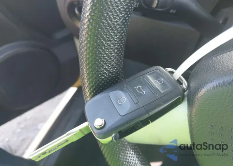 2006 Volkswagen New Beetle 2.5 из США, поврежденный, VIN 3VWRF31Y76M306837